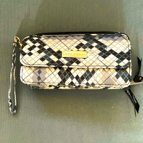 GUC Simply Southern Wristlet/Plaid Design-Large Enough to Hold Everything! - Picture 12 of 12